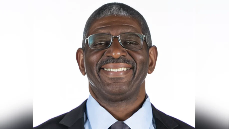 Robert Weir  Assistant Coach / Throws