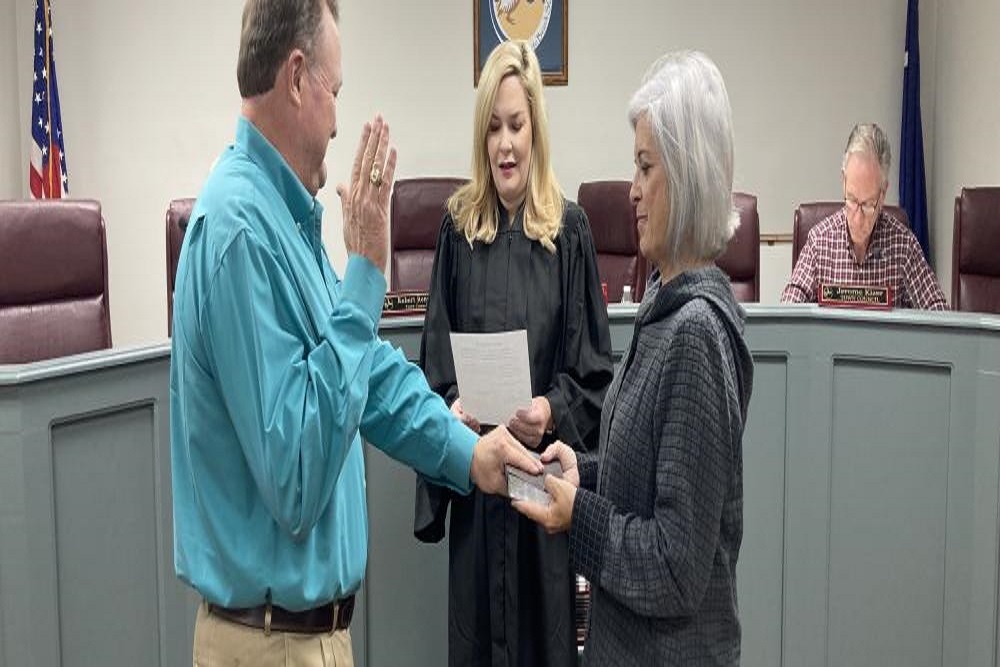 Town of Edisto Beach: Crawford Moore Sworn in as Mayor of Edisto Beach Town of Edisto Beach: Crawford Moore Sworn in as Mayor of Edisto Beach