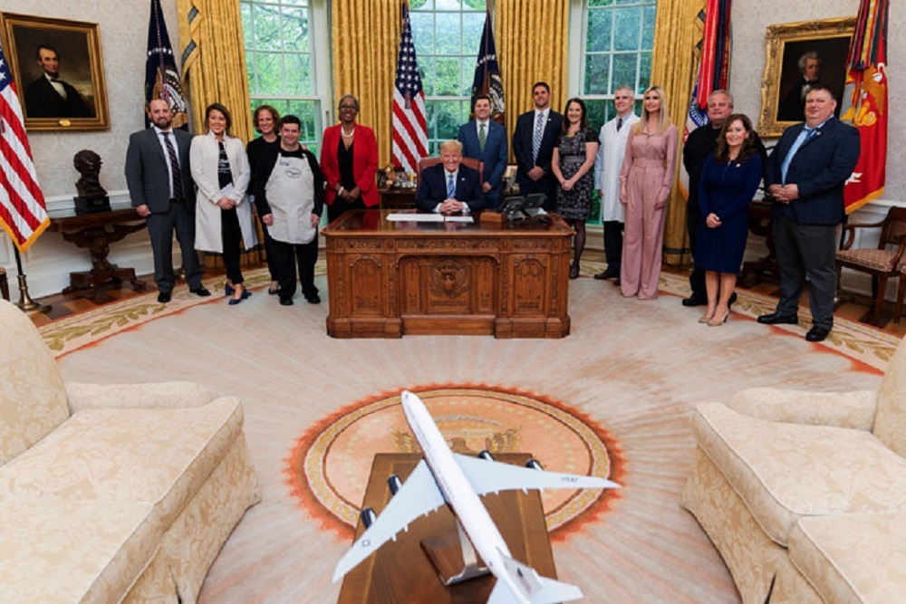 DICKINSON COLLEGE: Luke Bernstein ’01 Speaks at Small Business Meeting in Oval Office