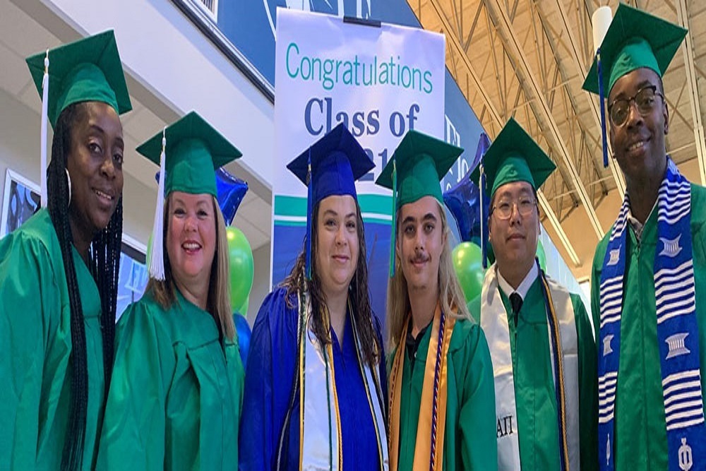 EFSC Students Celebrate Fall Graduation