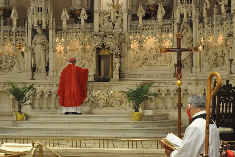 Brooklyn bishop blesses church after altar desecration, tabernacle theft Brooklyn bishop blesses church after altar desecration, tabernacle theft