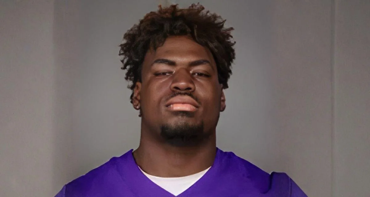 Arkansas Razorbacks sign offensive lineman Terence Roberson Jr