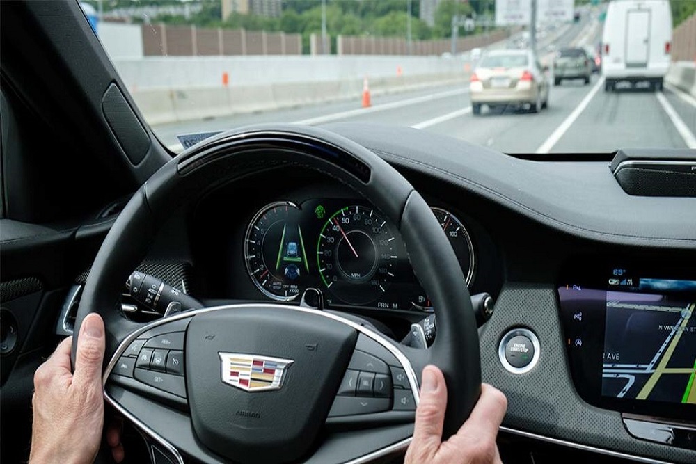 IIHS pushes automakers to make semi-autonomous driving systems safer