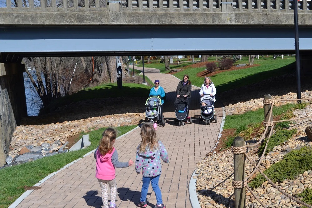 Strollers & Sneakers at Oakdale Strollers & Sneakers at Oakdale