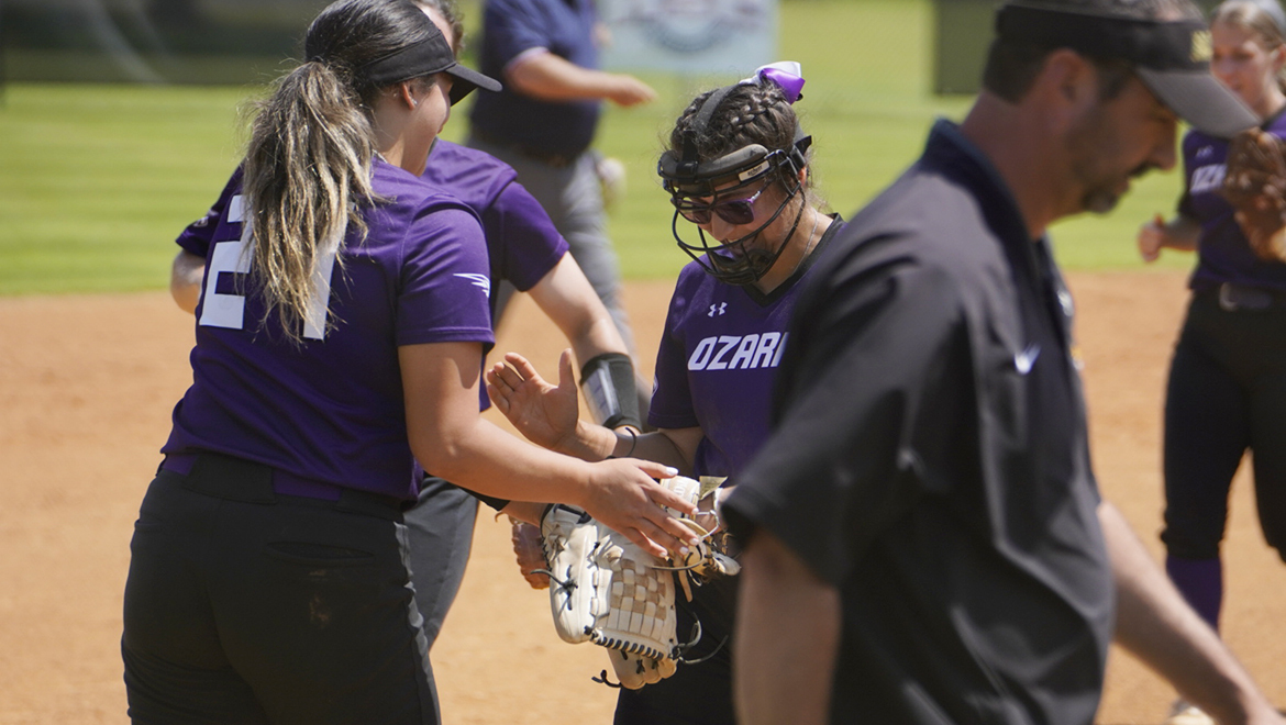 Eagles Split Games In Illinois