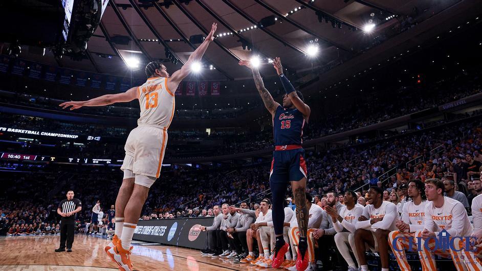 Owls Top Tennessee, Advance to Elite Eight