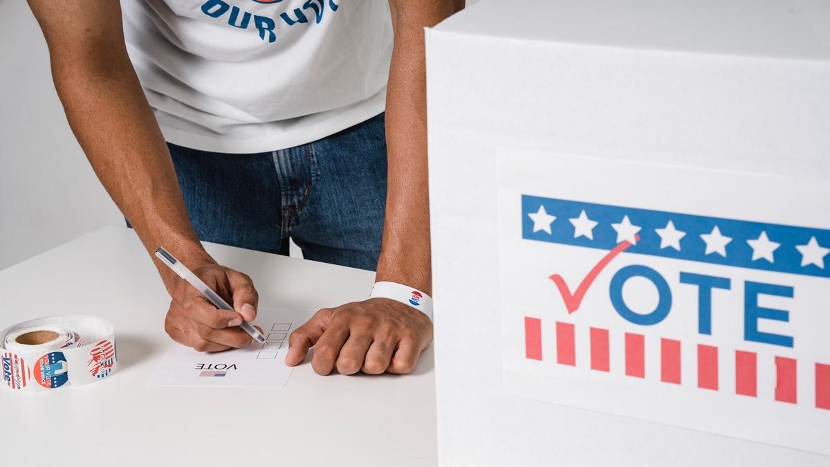 Court orders Green Bay city clerk to allow poll watchers full access to entire in-person absentee voting process Court orders Green Bay city clerk to allow poll watchers full access to entire in-person absentee voting process