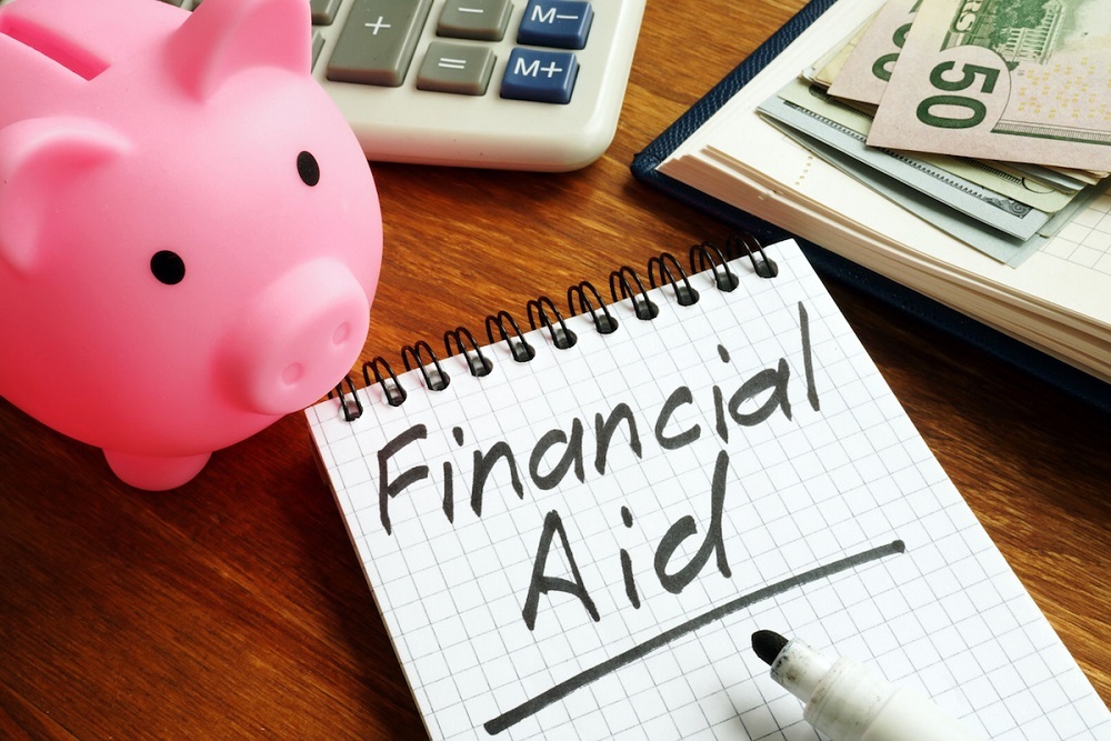 College financial aid options and 8 money-saving tips College financial aid options and 8 money-saving tips
