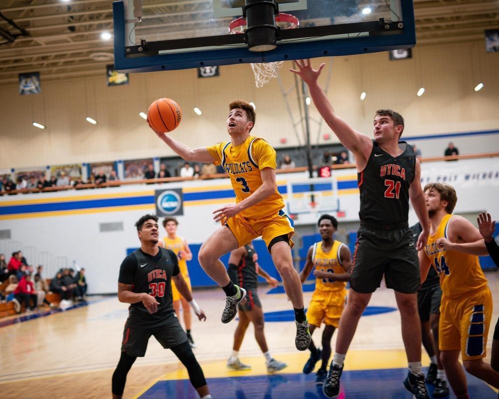 MBB: Spina Scores 18 Second Half Points in 69-62 Win Over Thomas.