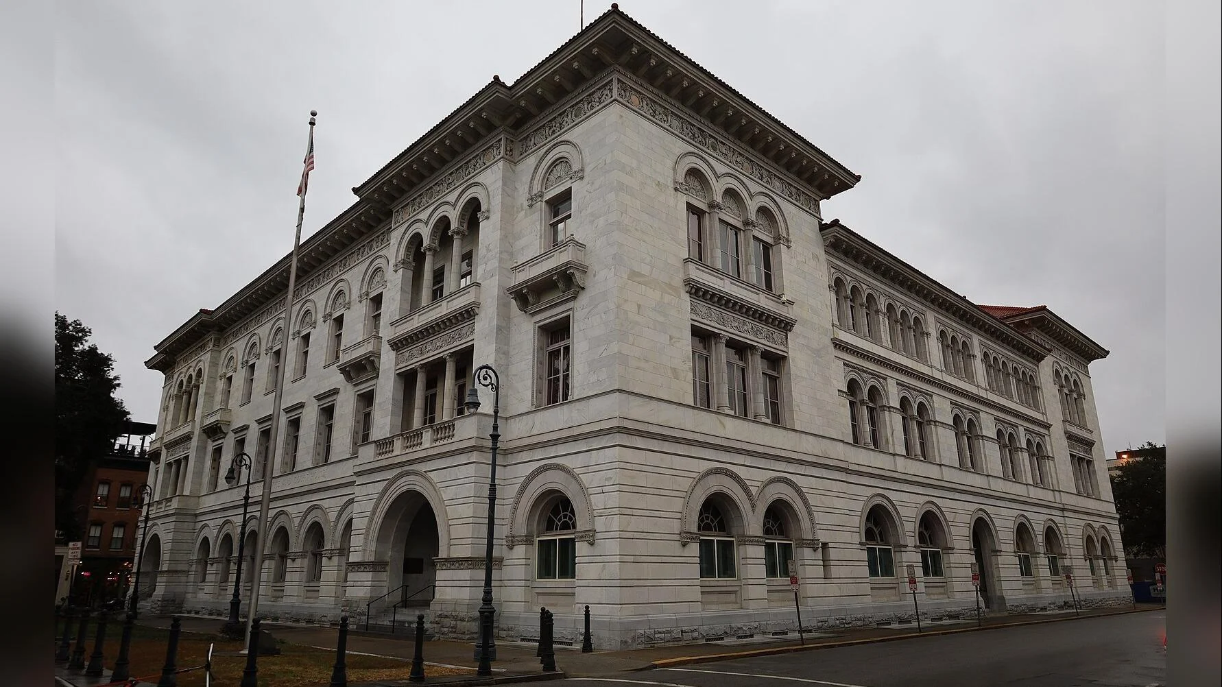 Tomochichi Federal Building