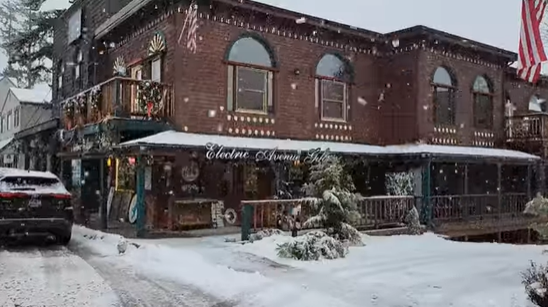 It’s Time to Join the Bigfork Elves for Undecorating Day