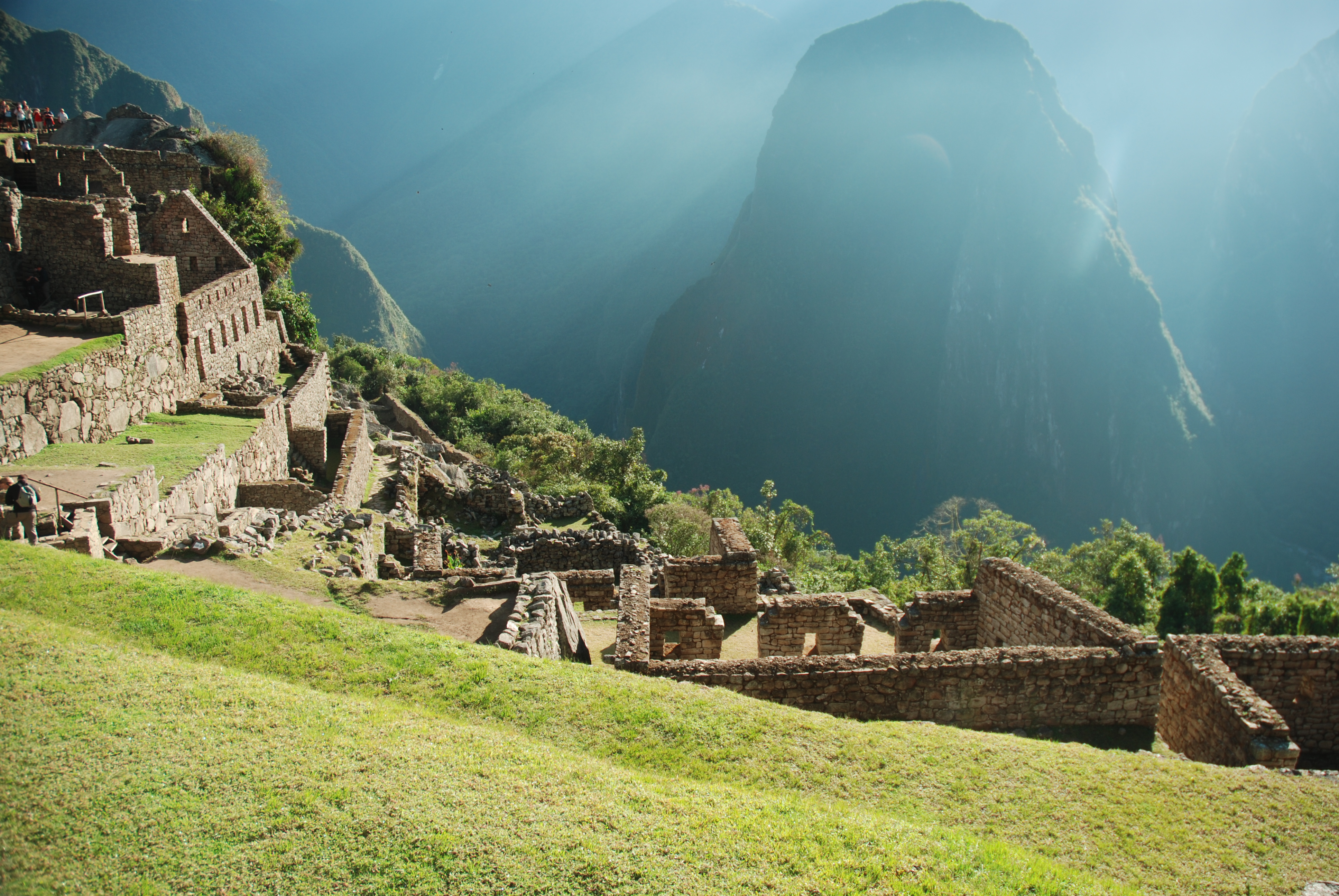 Economist: Artificially strong Peru currency hurting exporters, dollar reserves