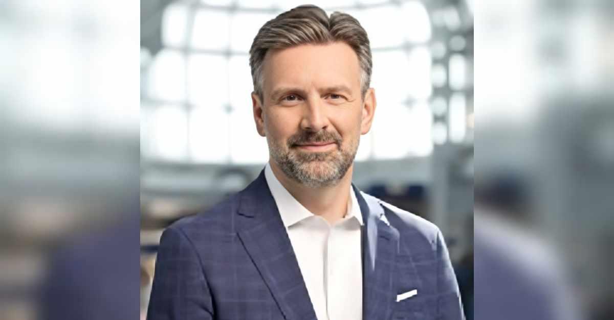 Josh Earnest Executive Vice President of Communications and Advertising