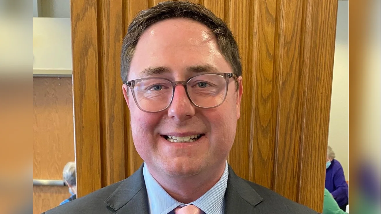 Rep. Mike Flood congratulates Joey Spellerberg on appointment as Nebraska State Treasurer