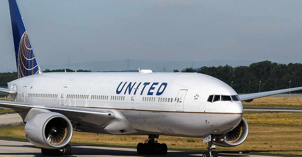 United Airlines Boeing 777-200ER