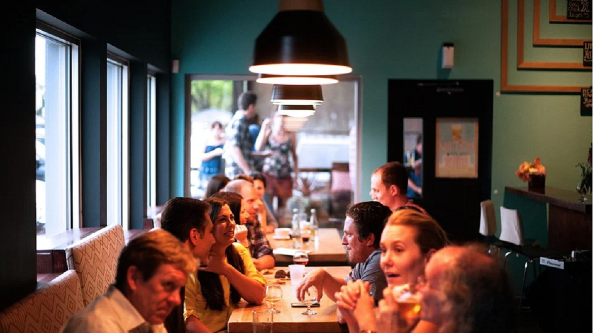 Bars and restaurants to close indoor service for at least three weeks in Michigan