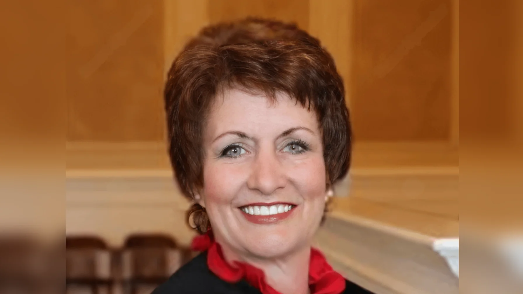 1 less lawyer with an active license in cities within Arkansas County in Q1 compared to previous quarter