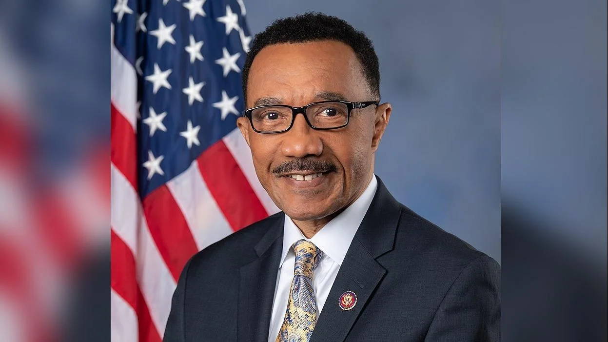 Kweisi Mfume, U.S. Representative of Maryland%27s 7th Congressional District - Official U.S. House Headshot