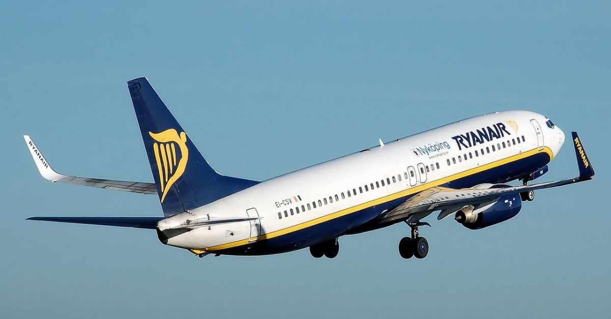 Ryanair Boeing 737-800 Ryanair Boeing 737-800