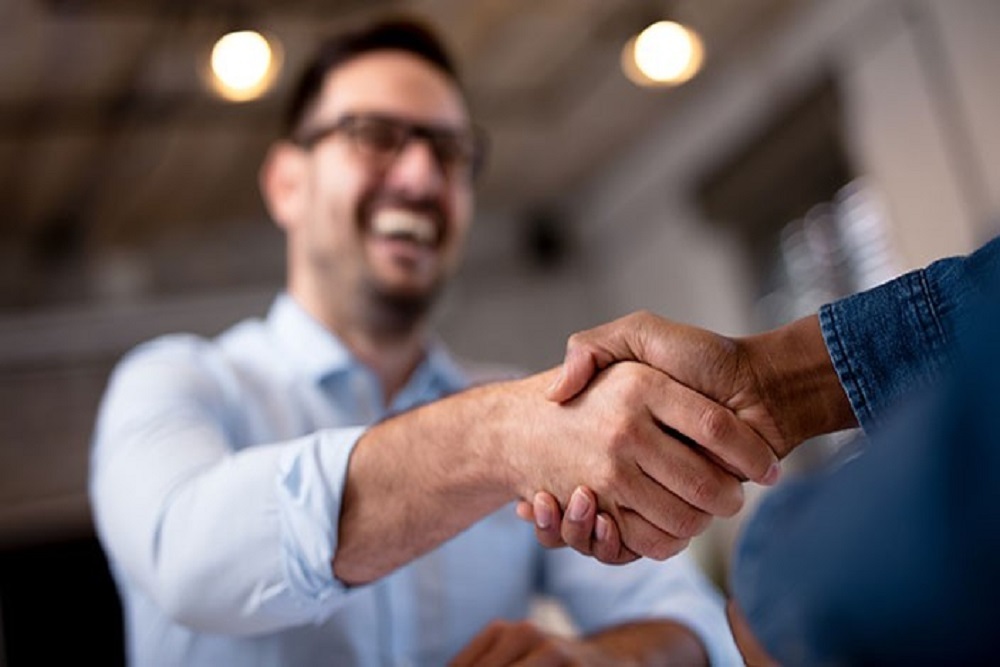What is an elevator pitch? Examples and templates for students and jobseekers