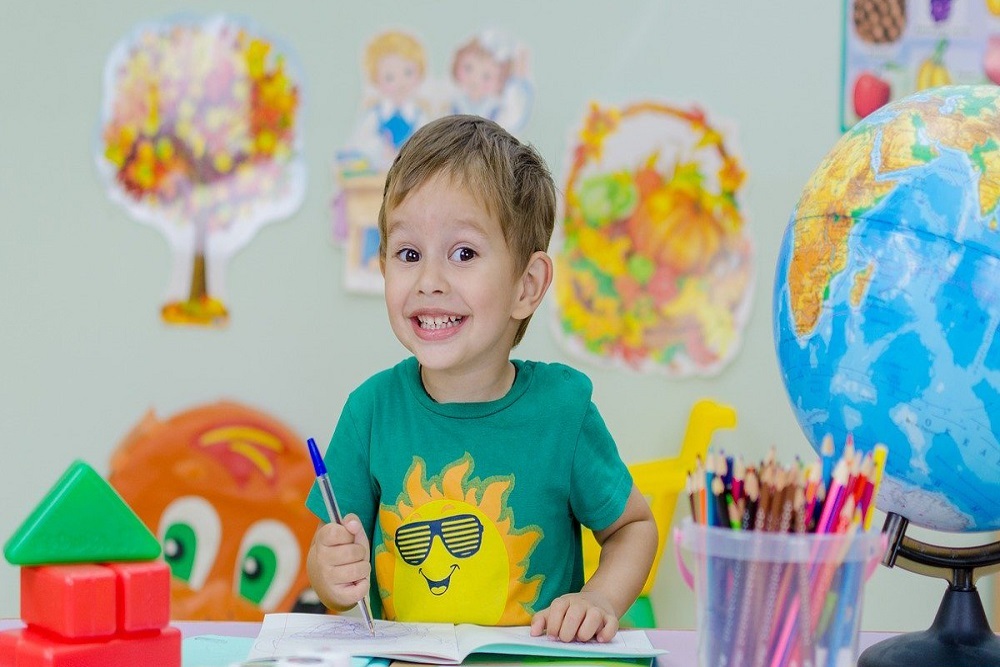 APPLE MONTESSORI SCHOOL: Setting the table is a practical life skill