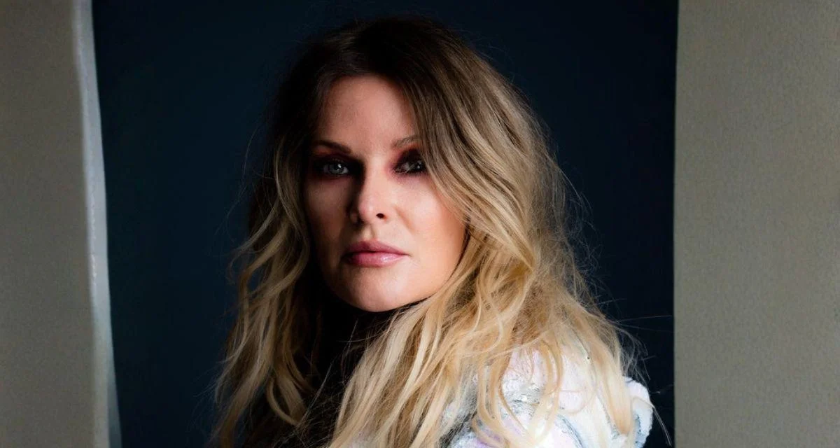 Elizabeth Cook releases new single and announces album and film inspired by her life