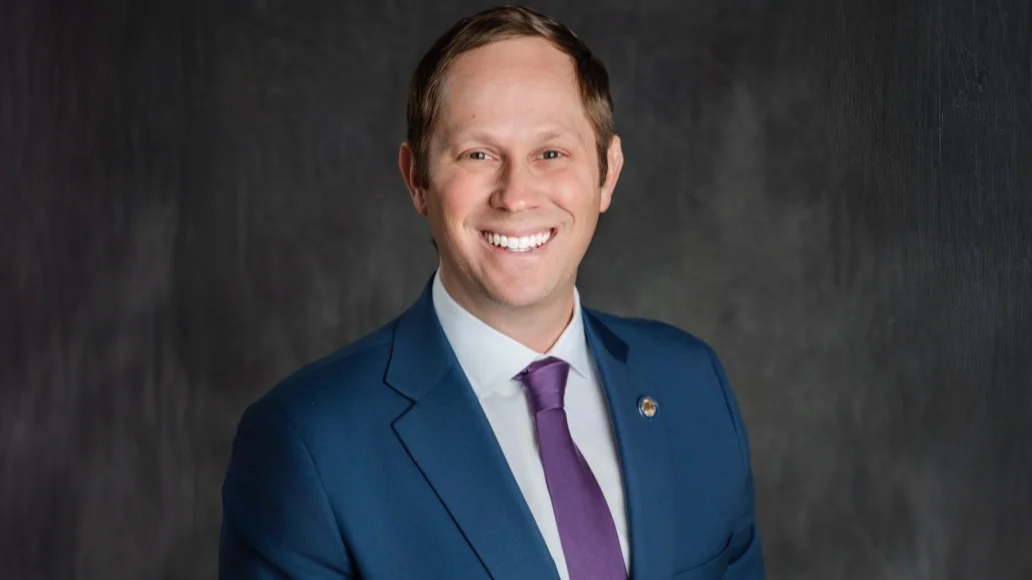 Weinstein introduces Ohio Senate bill to require health plans to cover communication tools for those 22 or younger