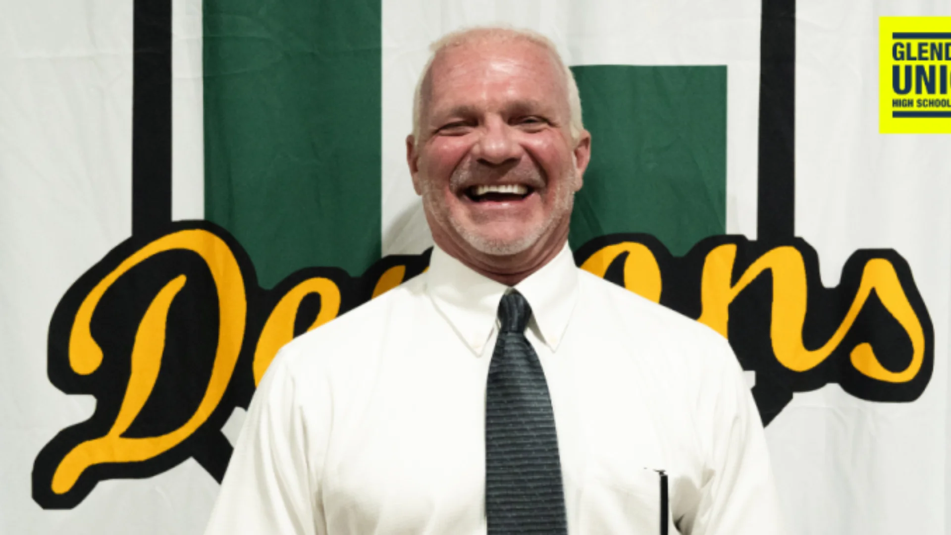 Greenway science teacher Scott Stafford honored for 25 years with GUHSD