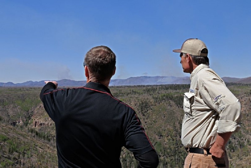 U.S. Senator Heinrich Is Briefed on Fire Activity