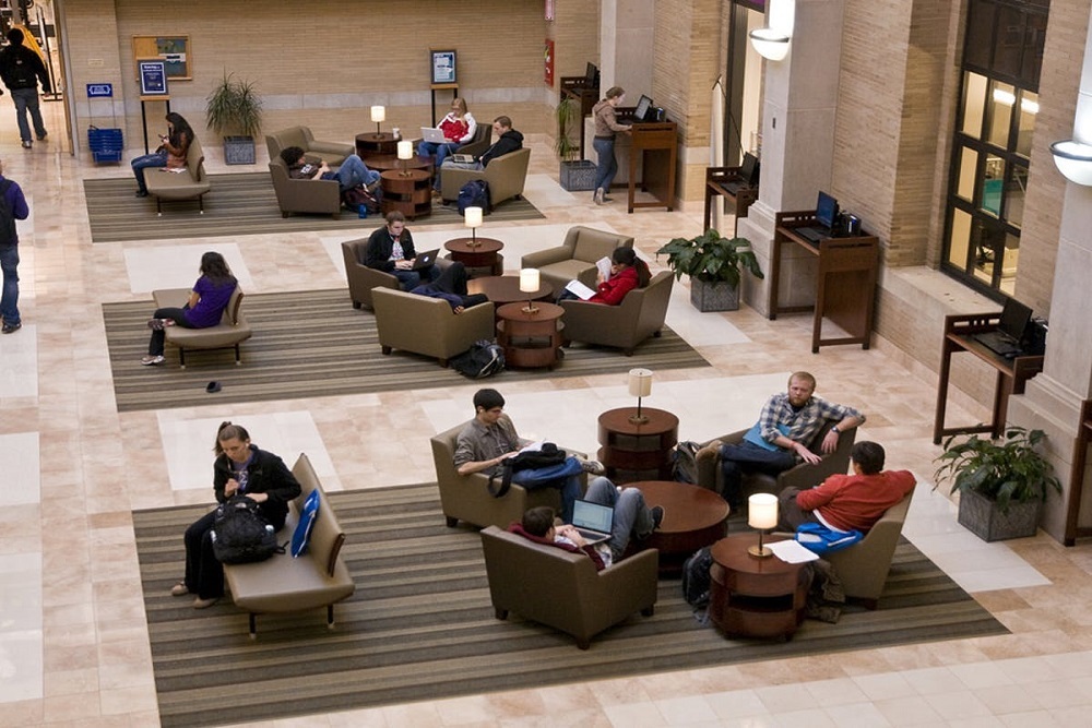 MT. SAN ANTONIO COLLEGE: Online Library has vast resources available to students online 24/7