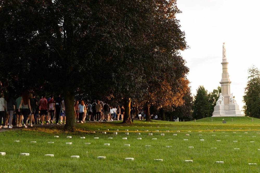 Threading together moments in time during Class of 2024’s First-Year Walk Threading together moments in time during Class of 2024’s First-Year Walk