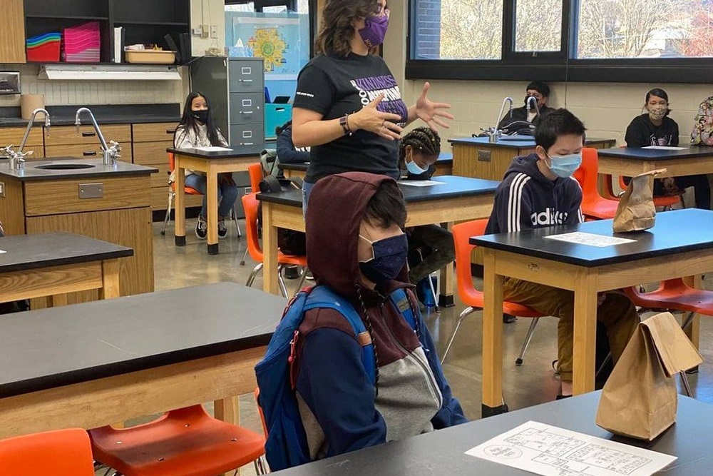 Roanoke County School Board does not plan to impose a mask mandate for students or staff
