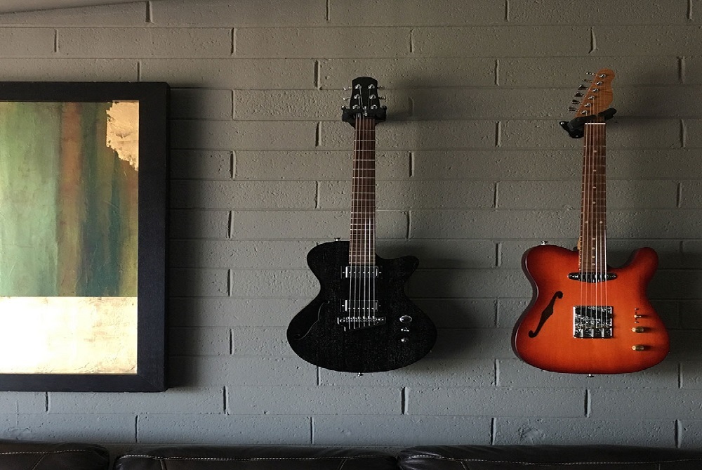 ROBERTO-VENN SCHOOL OF LUTHIERY: An unusual build by our Media Director, John Lippi.