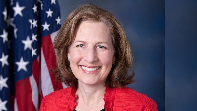Reps. Schrier, Armstrong, Strickland, and Kiggans Introduce Bipartisan Bill to Establish Program to Help Veterans Become Commercial Airline Pilots