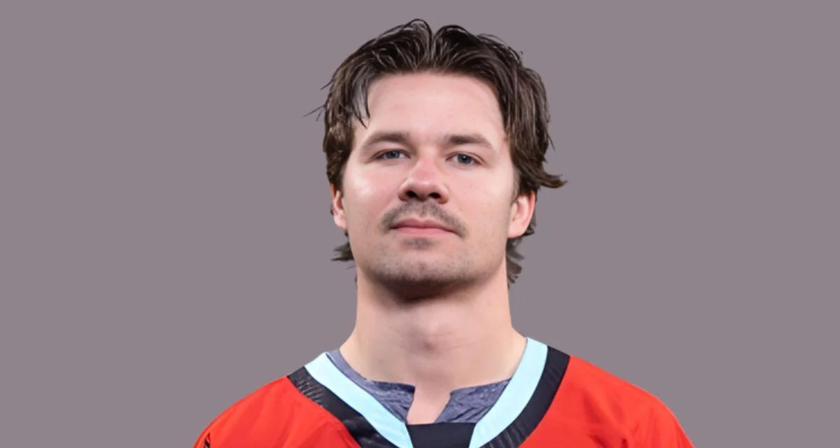 Logan Morrison, hockey player