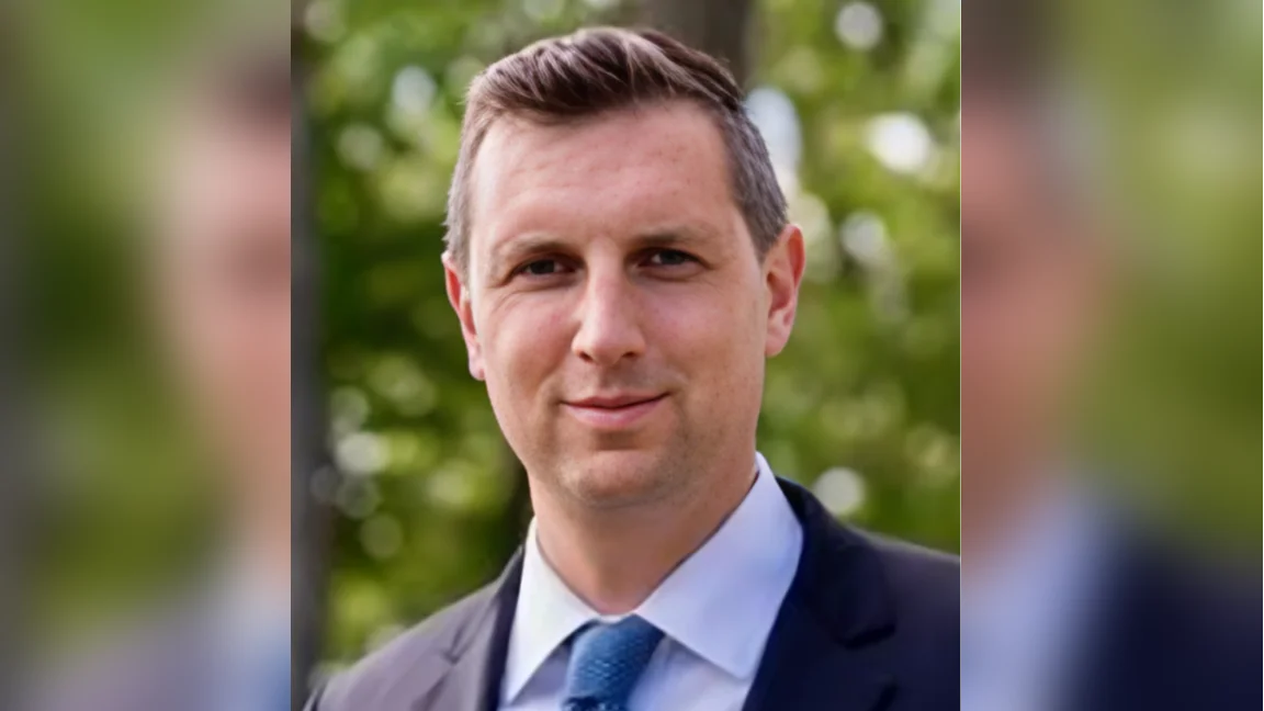 U.S. Rep. Seth Magaziner representing Rhode Island%27s 2nd Congressional District - Official U.S. House headshot