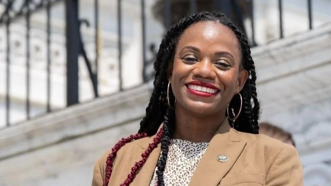 Rep. Summer Lee addresses housing policy and government oversight on social media