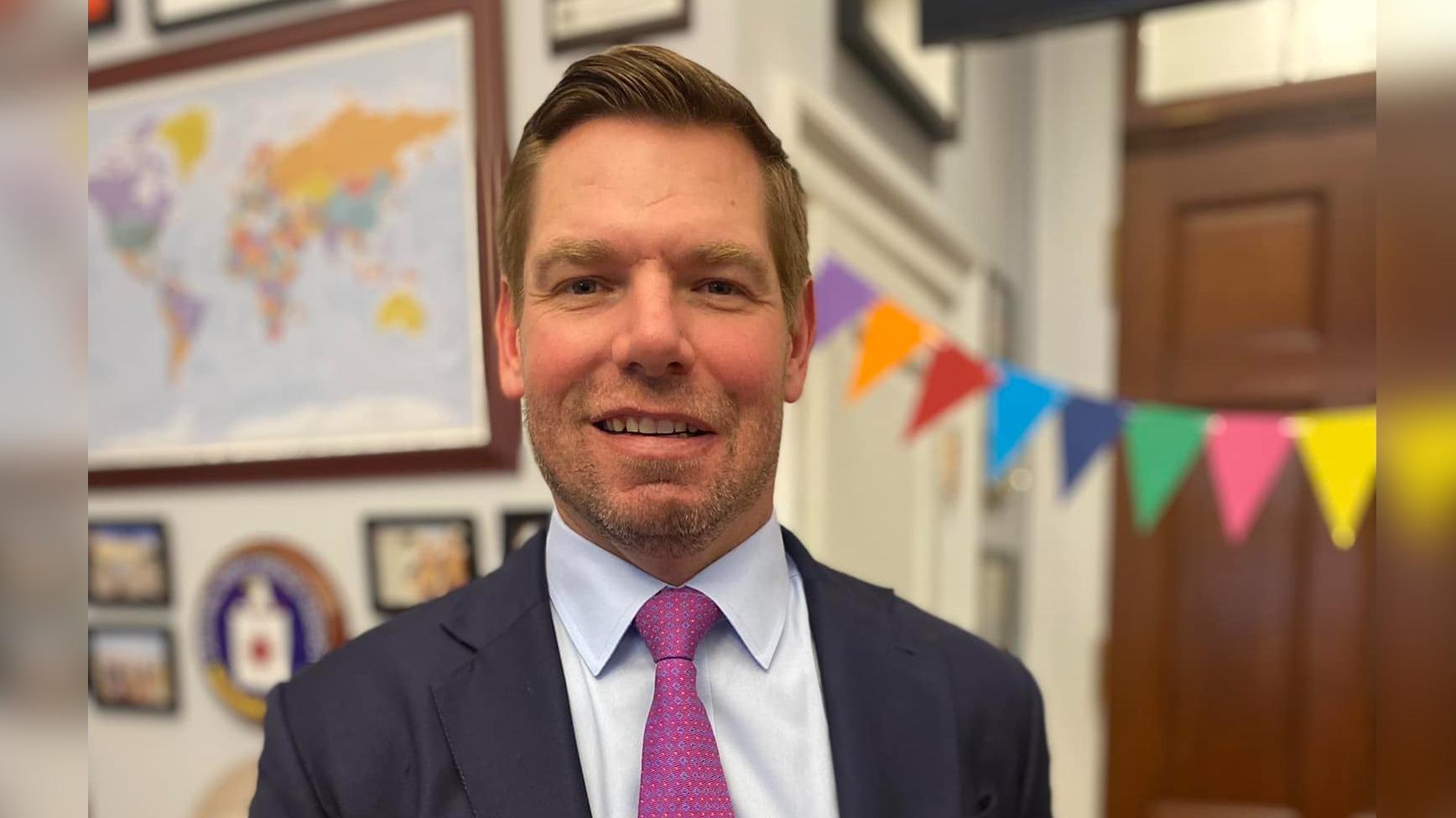 Eric Swalwell critiques Trump’s economic policies and foreign relations