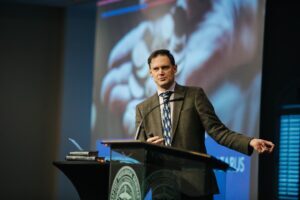 Understanding Small Details Can Enhance Your Bible Reading, Scholar Says in Annual Gheens Lectures