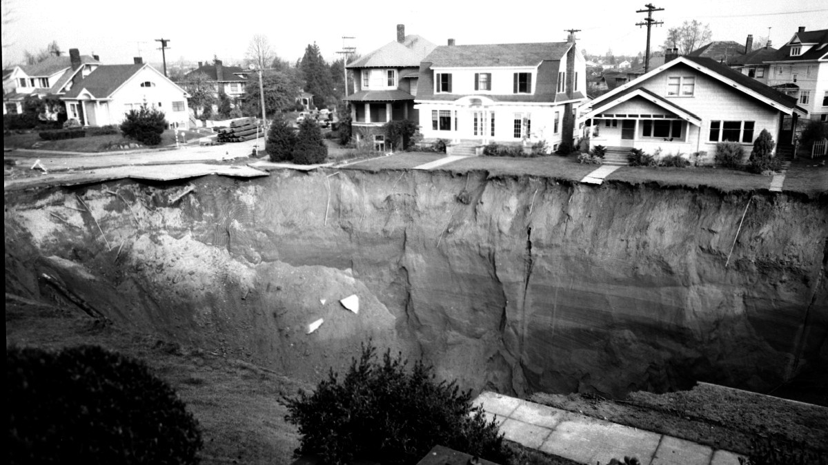 The Great Ravena sinkhole of 1957 shows damages aren%27t uncommon, leading to required coverage in Florida and Tennessee. - By Seattle Municipal Archives/Wikimedia Commons