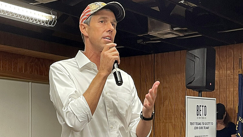 O’Rourke interrupts Abbott Uvalde press conference: ‘He’s refused to support a ban on AR-15s and AK-47s’ O’Rourke interrupts Abbott Uvalde press conference: ‘He’s refused to support a ban on AR-15s and AK-47s’