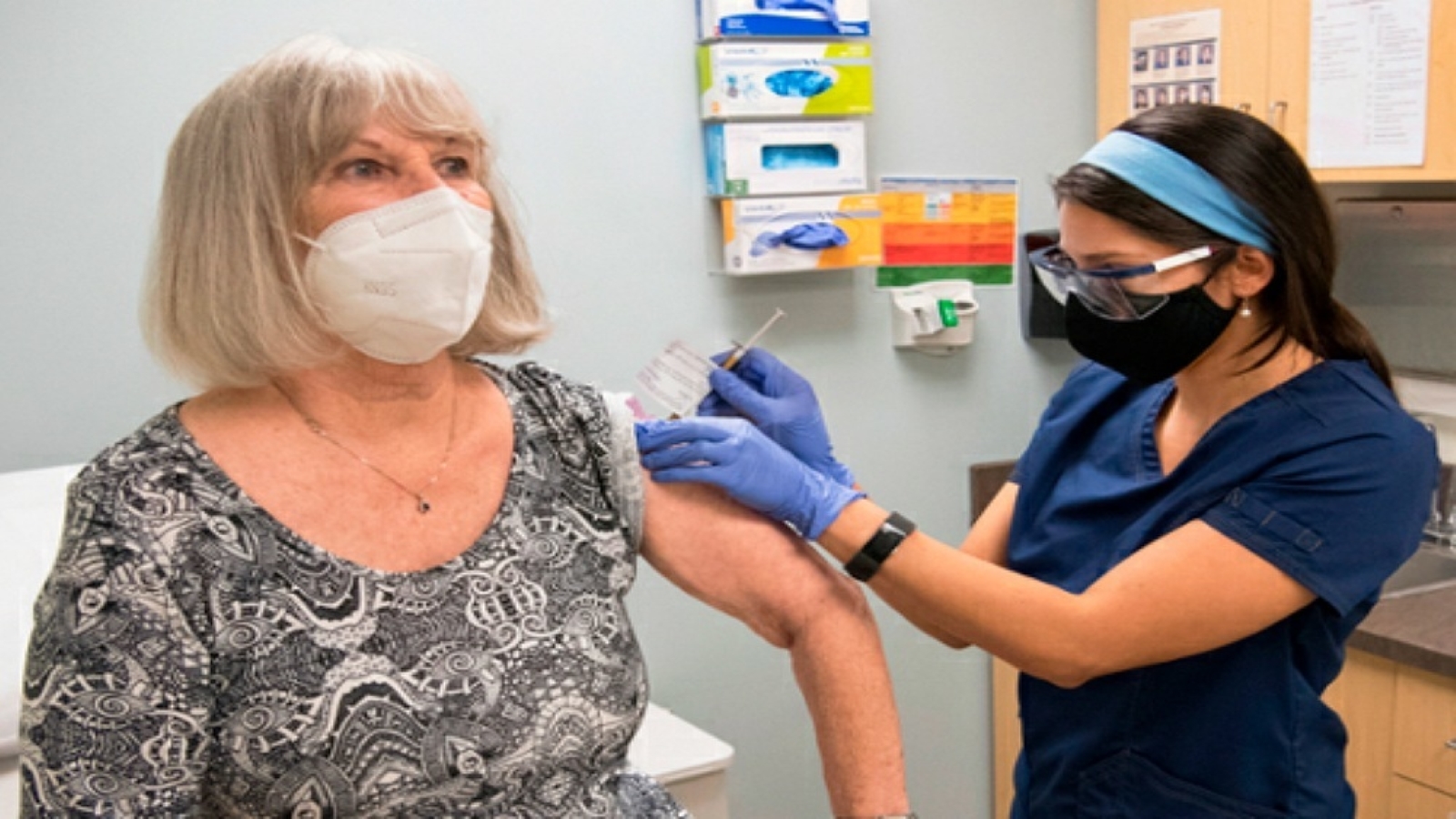 Michigan expands rollout of COVID-19 vaccine for seniors over 65 and frontline workers