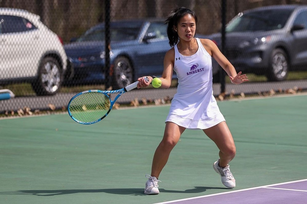 #10 TUFTS DOWN #9 AMHERST, 8-1