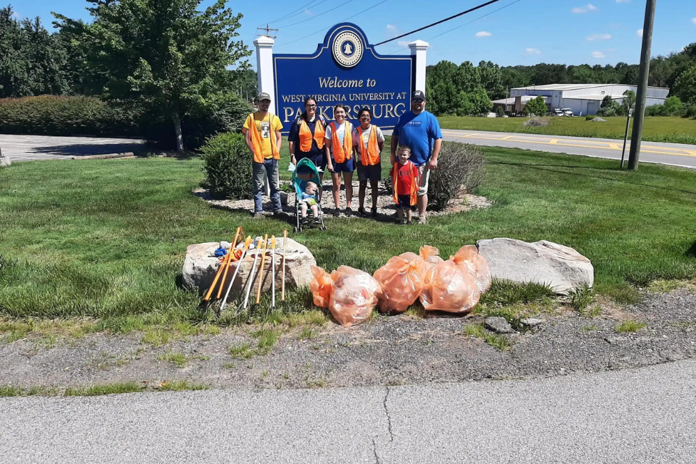 WVU PARKERSBURG’S PHI THETA KAPPA SIGMA OMEGA CHAPTER SPONSORS ADOPT-A-HIGHWAY CLEANUP EVENT