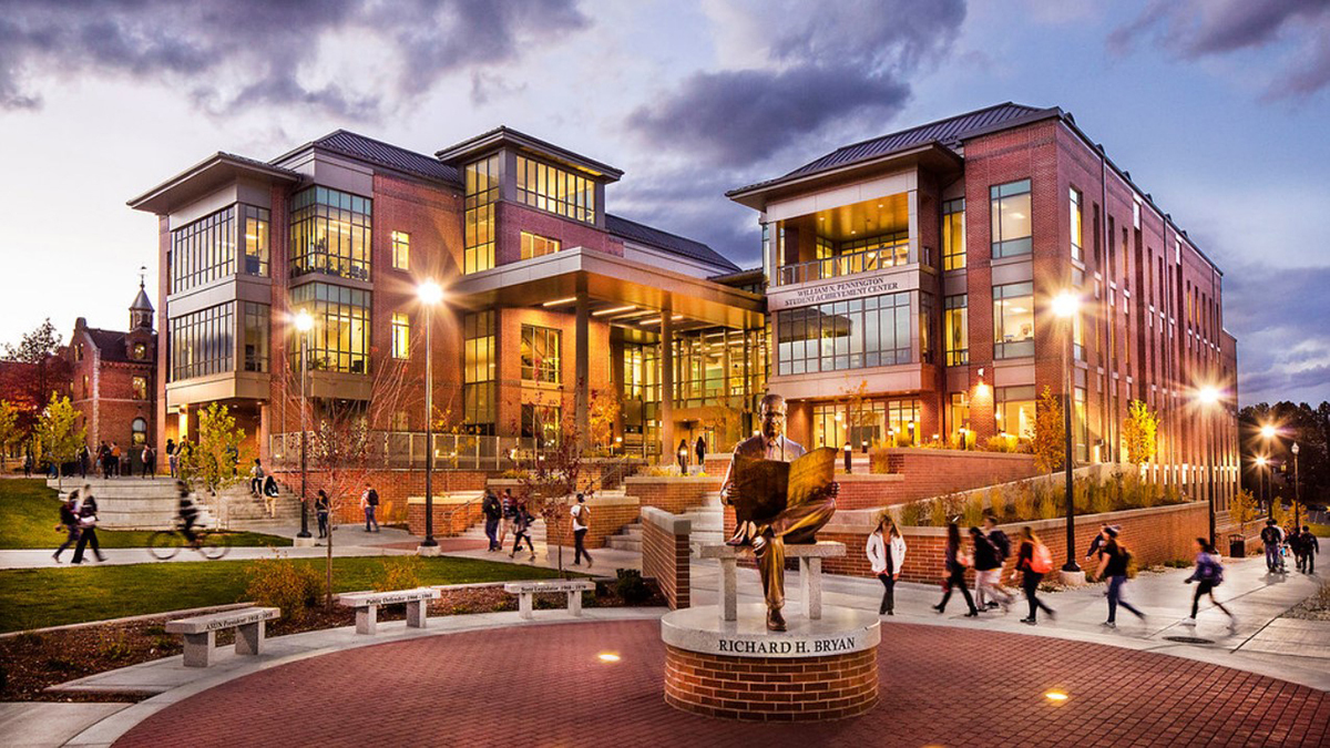 ‘Join clubs, talk to your professors, explore’: Westfall Scholar encourages students to network at luncheon