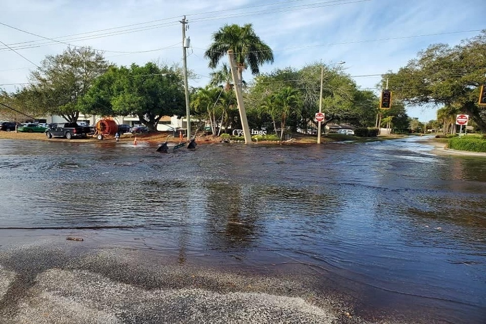 Busy West Bradenton Intersection closed through Wednesday Morning due to struck water main
