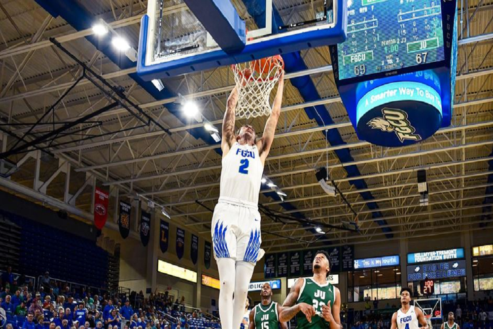 Five From Men’s Basketball Honored on 2021-22 NABC Honors Court
